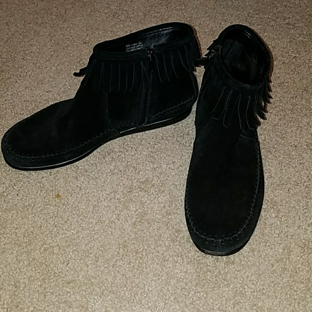 Moccasin boots